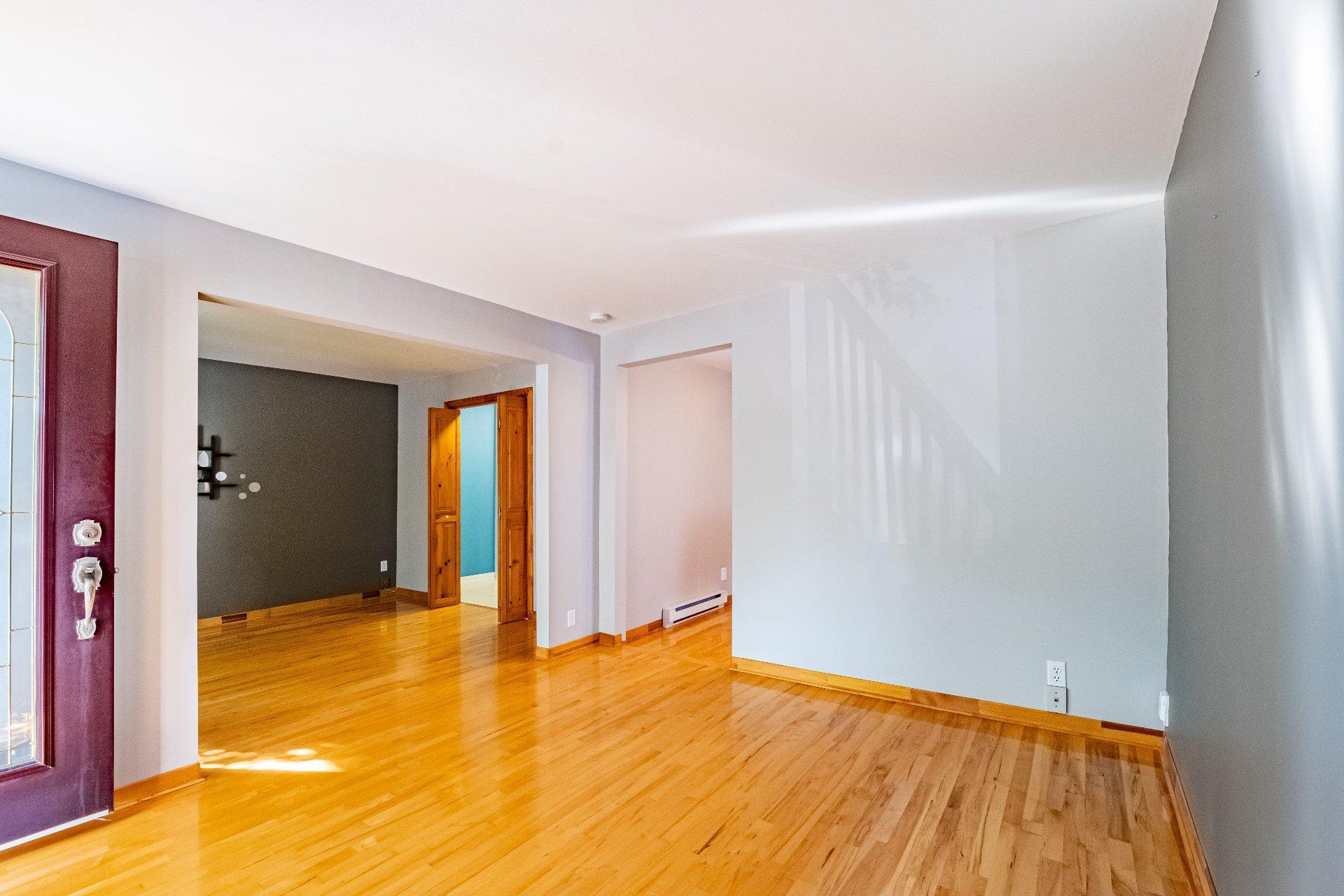 









575


Rue Poupart

,
La Prairie,




QC
J5R2V3

