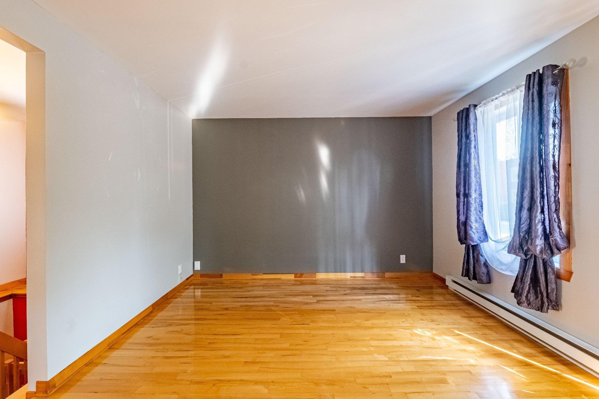 









575


Rue Poupart

,
La Prairie,




QC
J5R2V3

