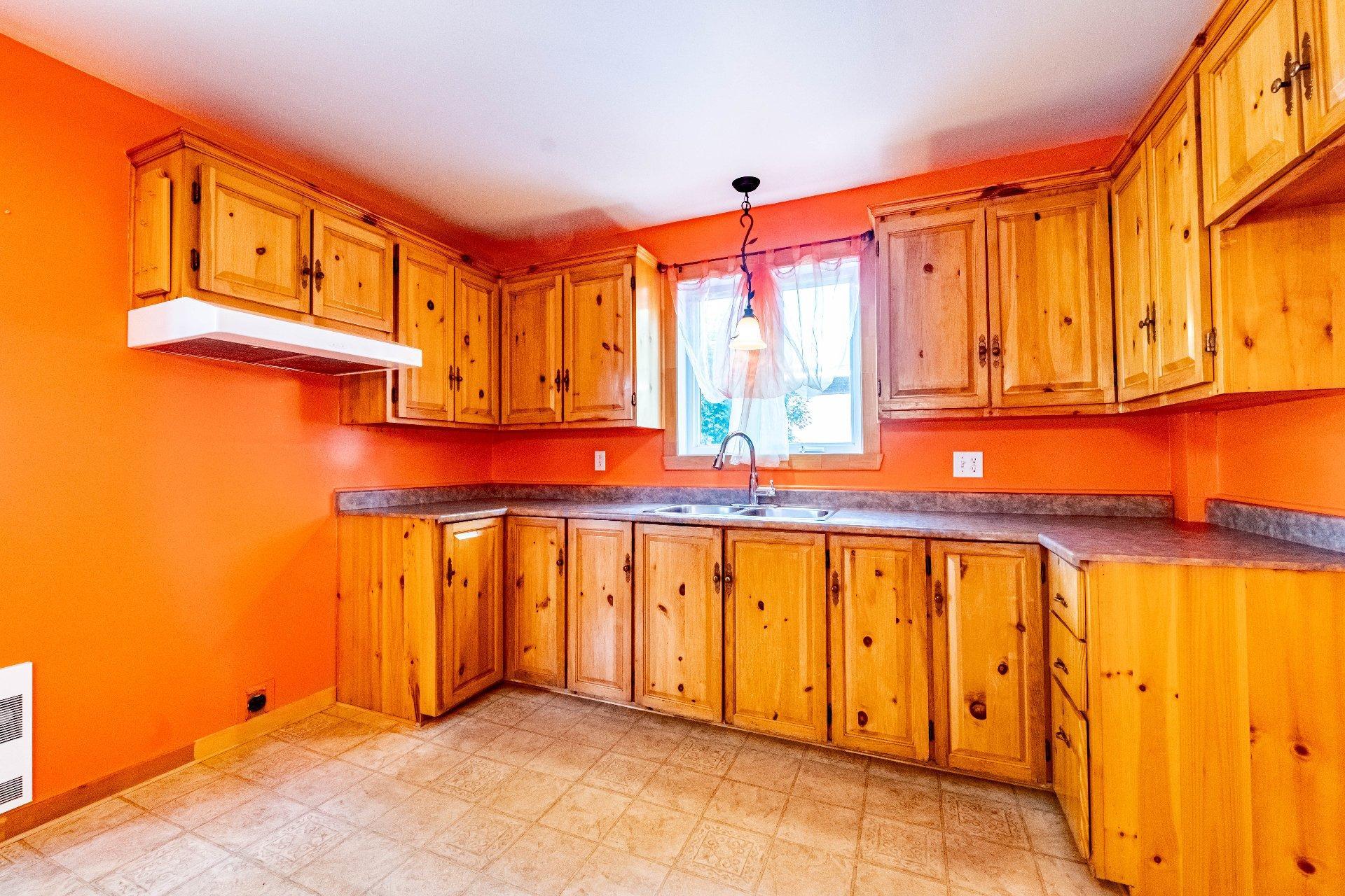 









575


Rue Poupart

,
La Prairie,




QC
J5R2V3

