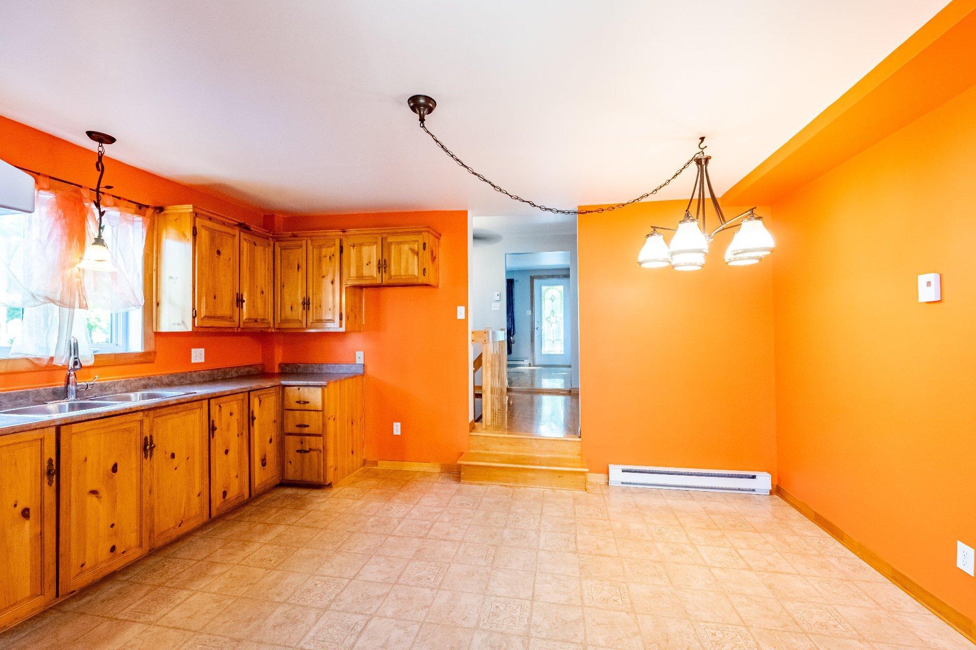 









575


Rue Poupart

,
La Prairie,




QC
J5R2V3

