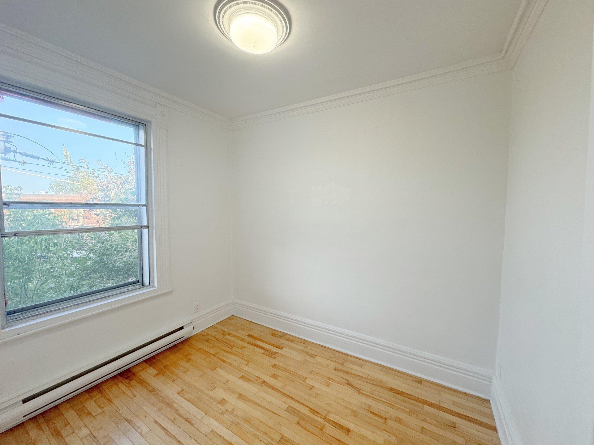 









95


Rue Troy

,
Montréal (Verdun/Île-des-Soeurs),




QC
H4G3C6

