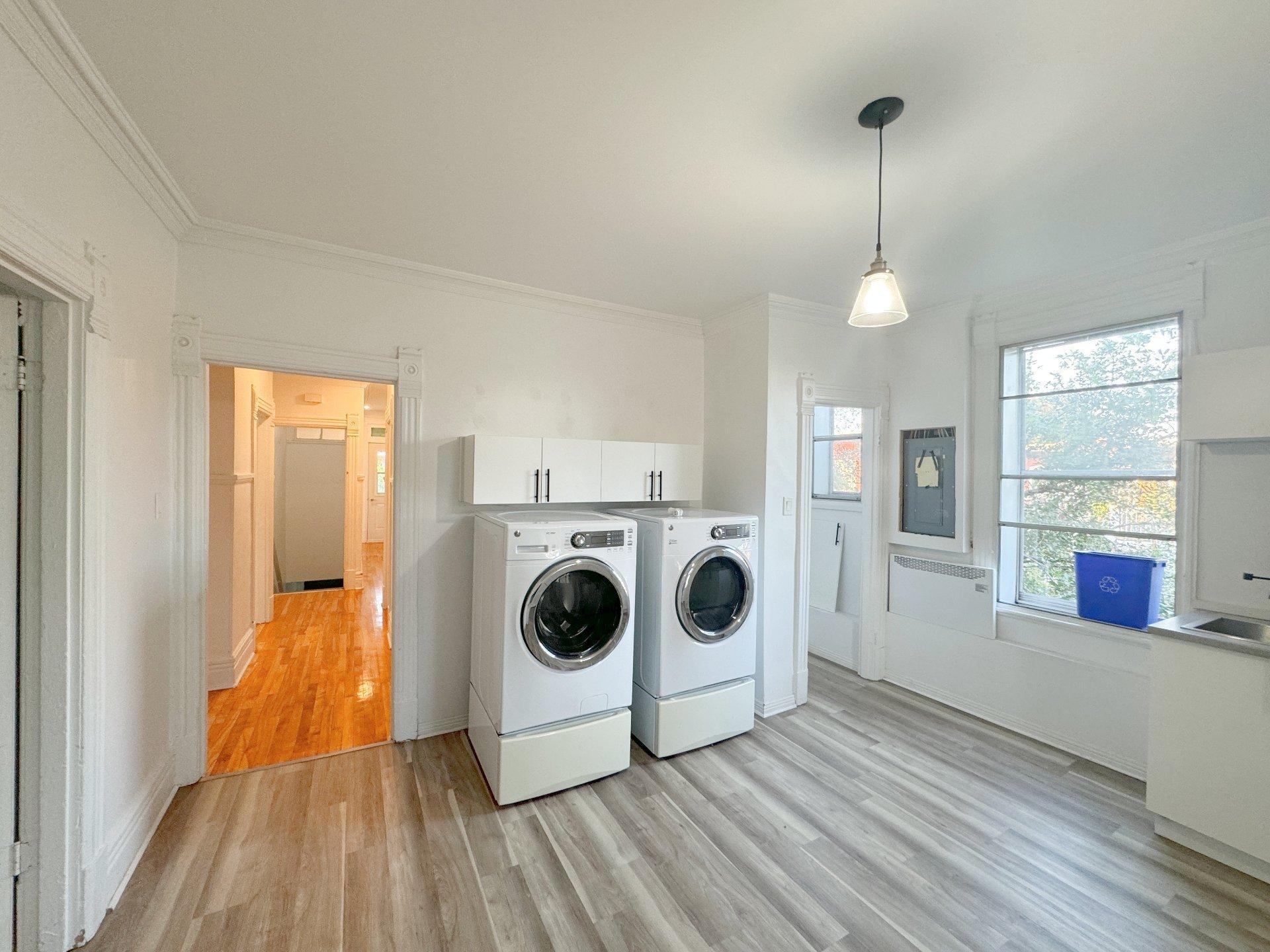









95


Rue Troy

,
Montréal (Verdun/Île-des-Soeurs),




QC
H4G3C6

