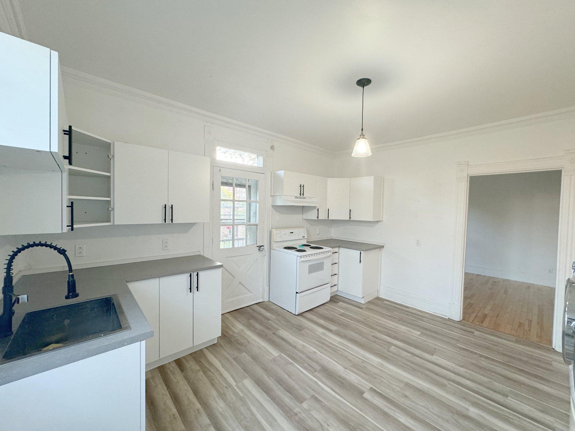 









95


Rue Troy

,
Montréal (Verdun/Île-des-Soeurs),




QC
H4G3C6

