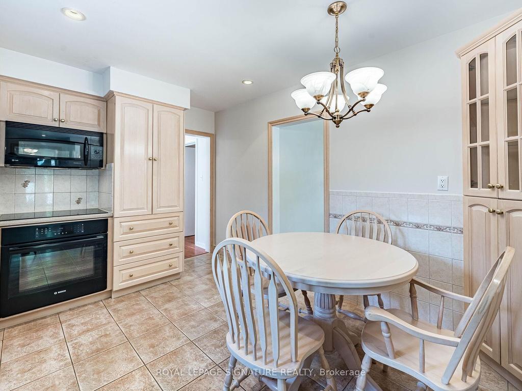 









125


Decarie

Circle,
Toronto,




ON
M9B 3J6

