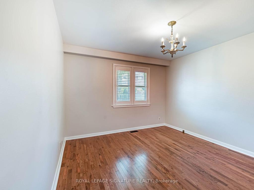 









125


Decarie

Circle,
Toronto,




ON
M9B 3J6

