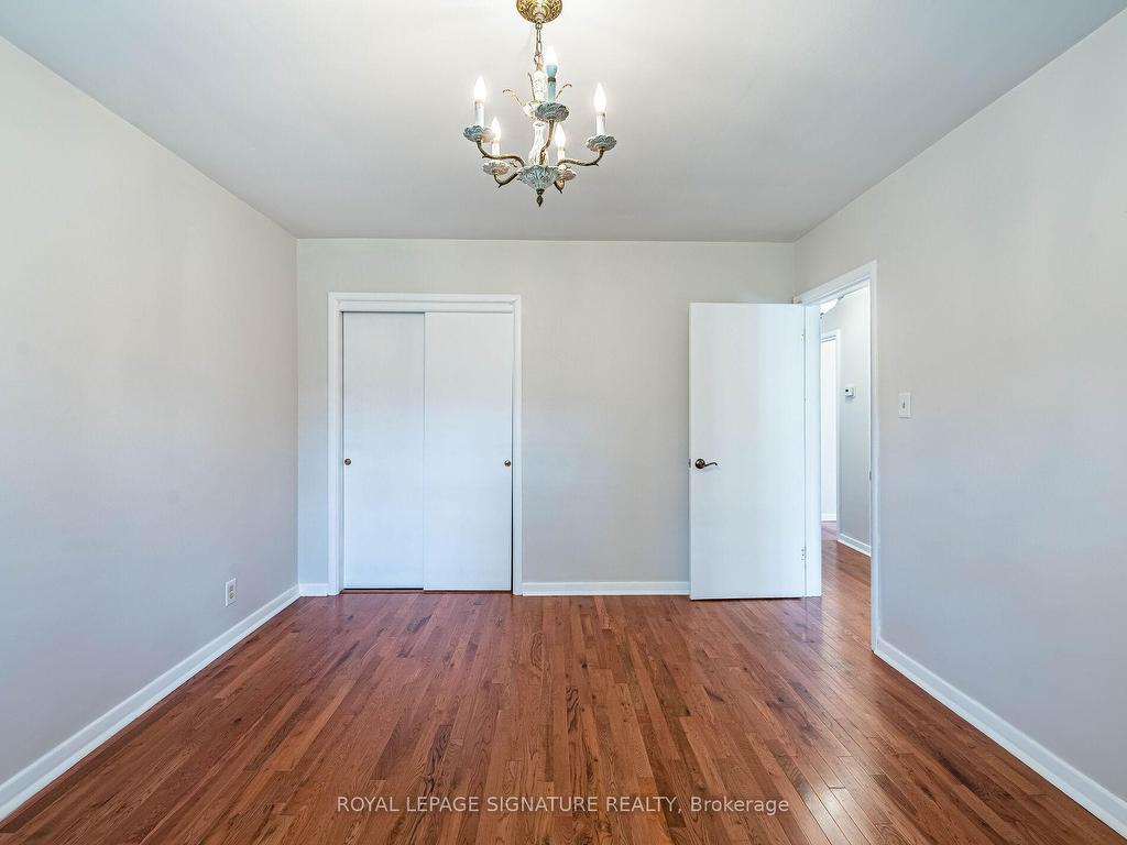 









125


Decarie

Circle,
Toronto,




ON
M9B 3J6

