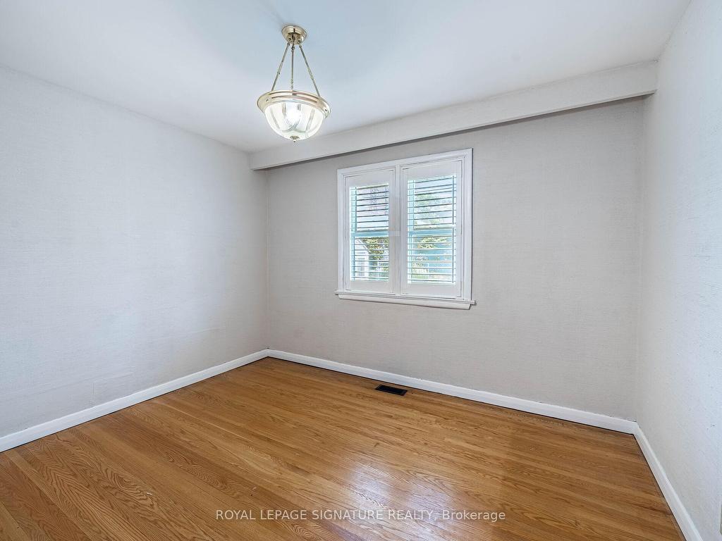 









125


Decarie

Circle,
Toronto,




ON
M9B 3J6

