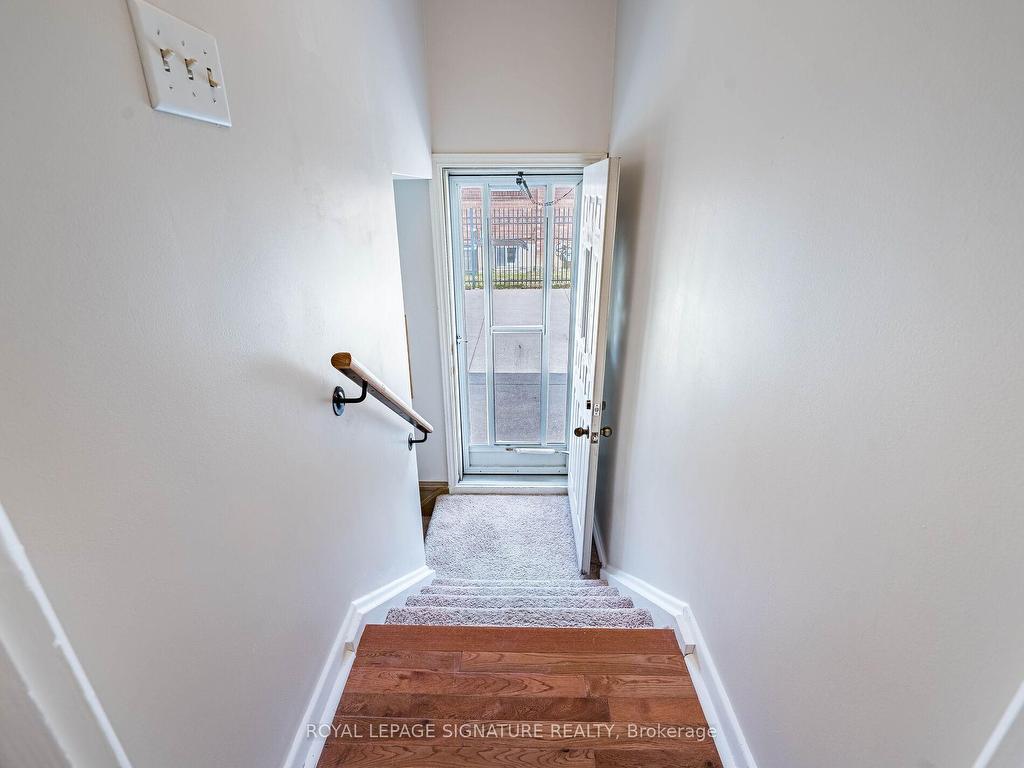 









125


Decarie

Circle,
Toronto,




ON
M9B 3J6


