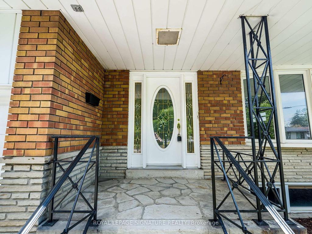 









125


Decarie

Circle,
Toronto,




ON
M9B 3J6

