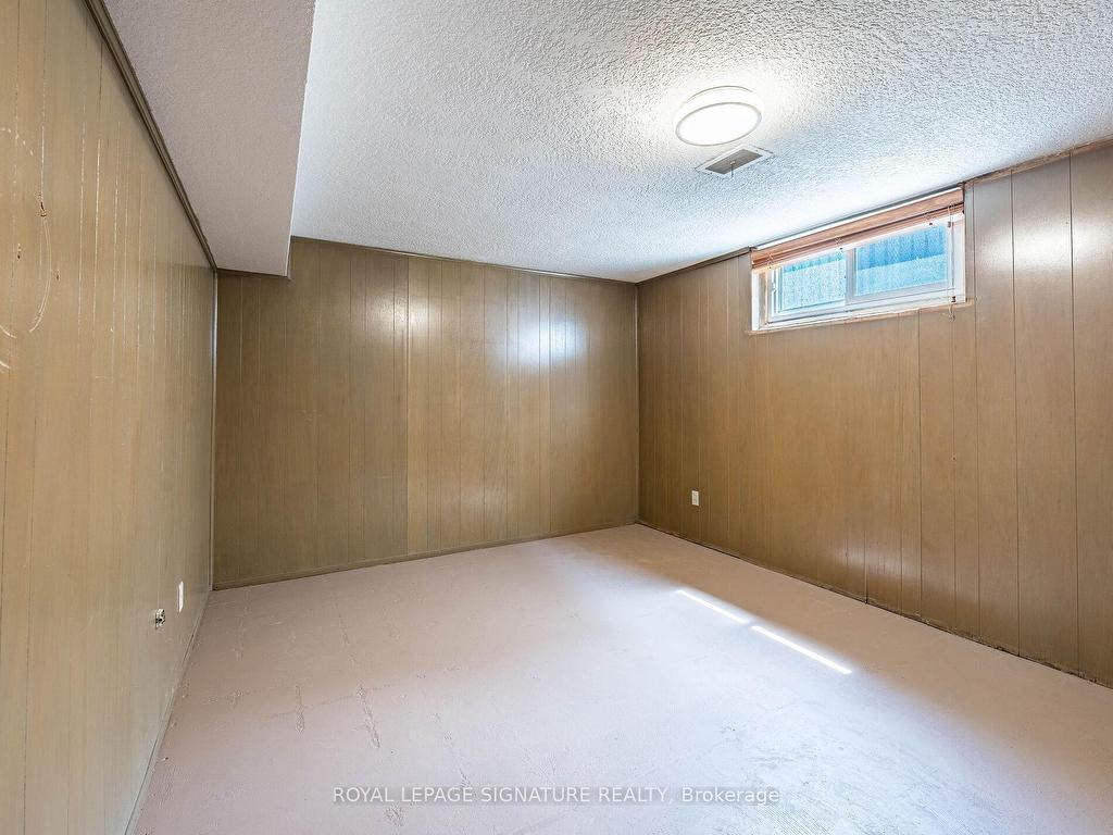 









125


Decarie

Circle,
Toronto,




ON
M9B 3J6

