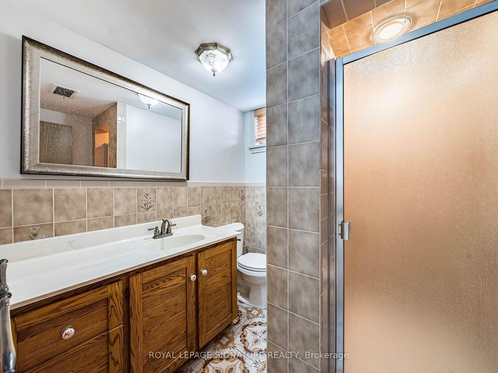 









125


Decarie

Circle,
Toronto,




ON
M9B 3J6

