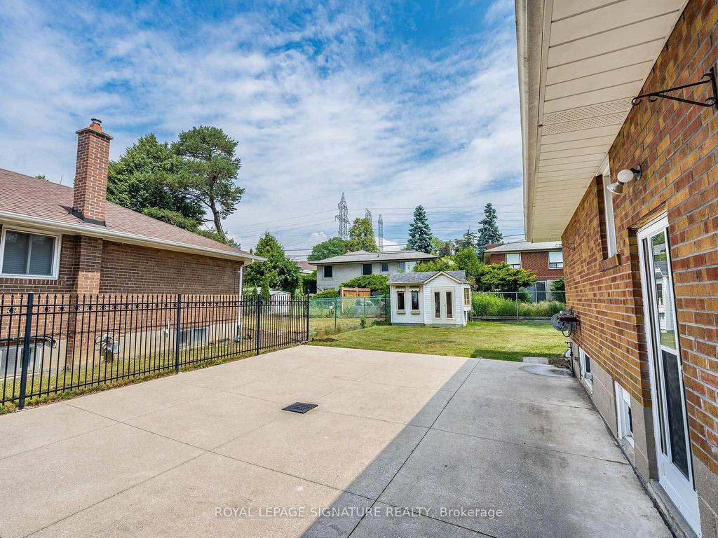 









125


Decarie

Circle,
Toronto,




ON
M9B 3J6

