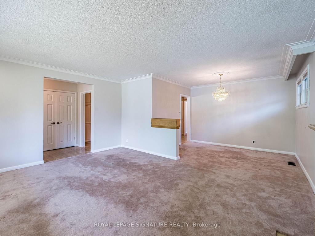 









125


Decarie

Circle,
Toronto,




ON
M9B 3J6

