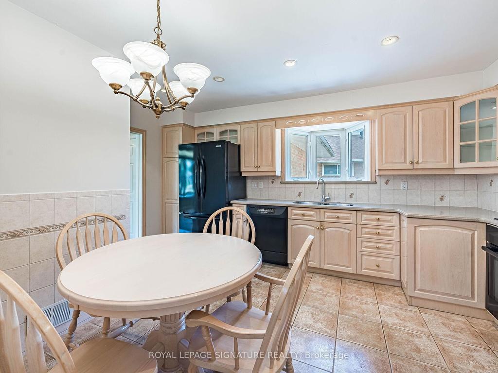 









125


Decarie

Circle,
Toronto,




ON
M9B 3J6

