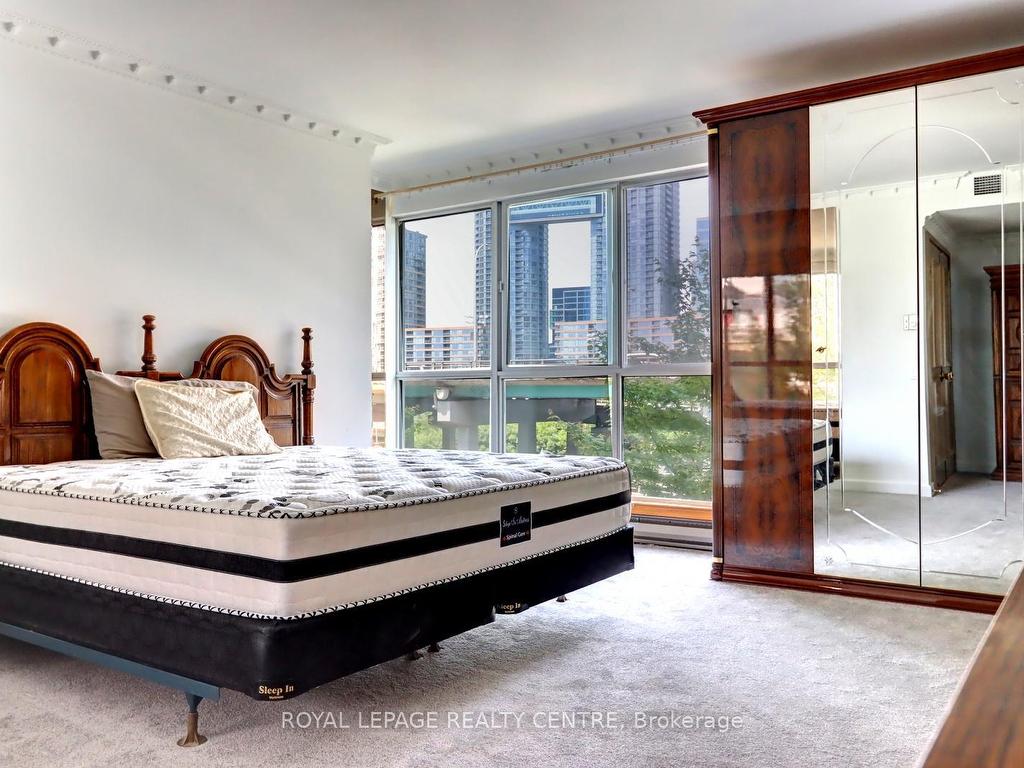 









480


Queens Quay W

N/A, 401W,
Toronto,




ON
M5V 2Y5


