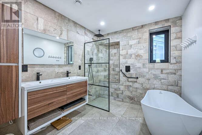 












130 BLAIR POOLE FARM LANE

,
Tay Valley,




Ontario
K7H3C7

