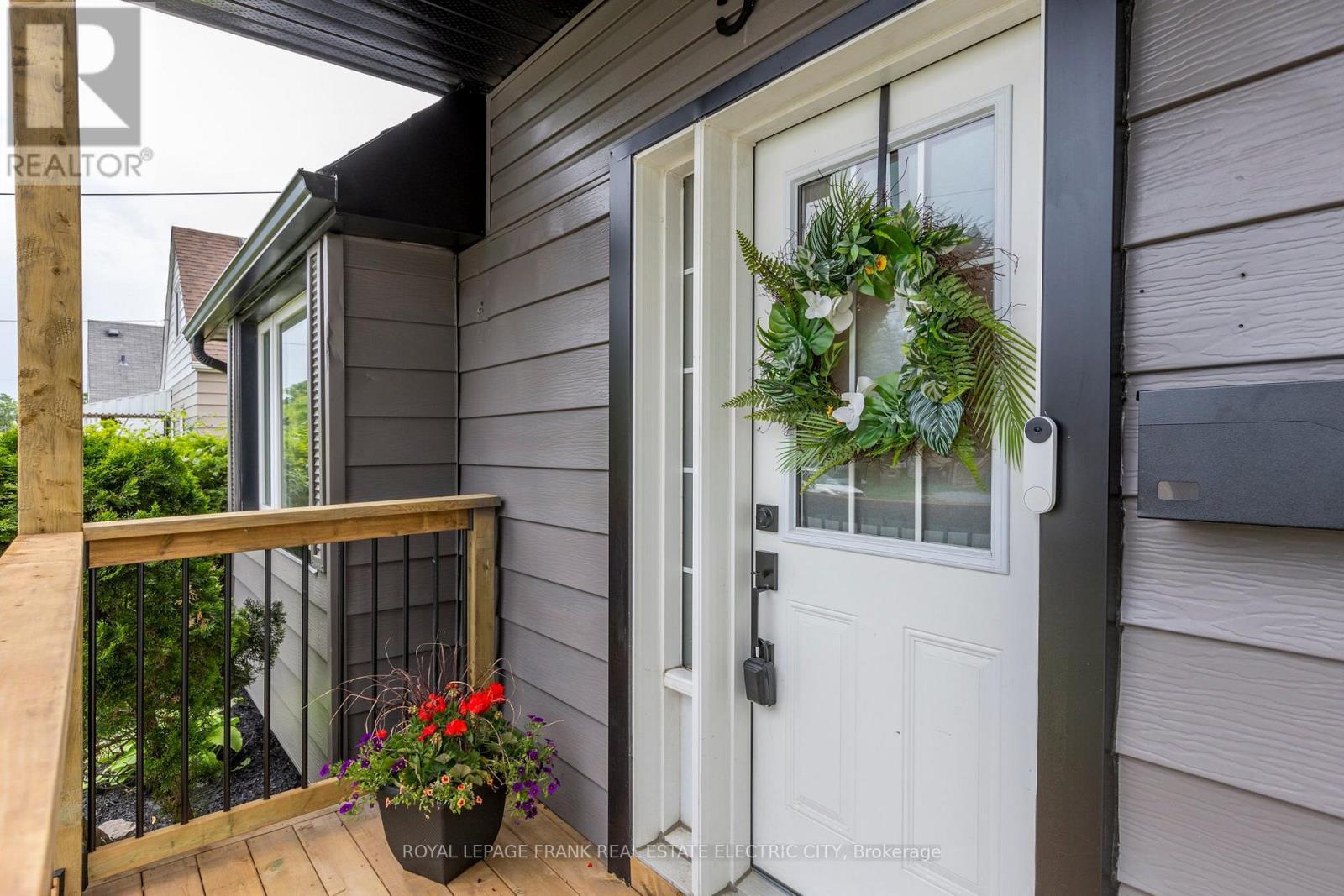 












547 ROSE AVENUE

,
Peterborough South (West),




Ontario
K9J4E6


