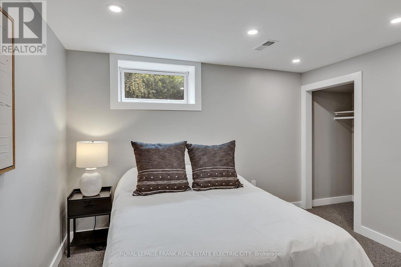 












547 ROSE AVENUE

,
Peterborough South (West),




Ontario
K9J4E6

