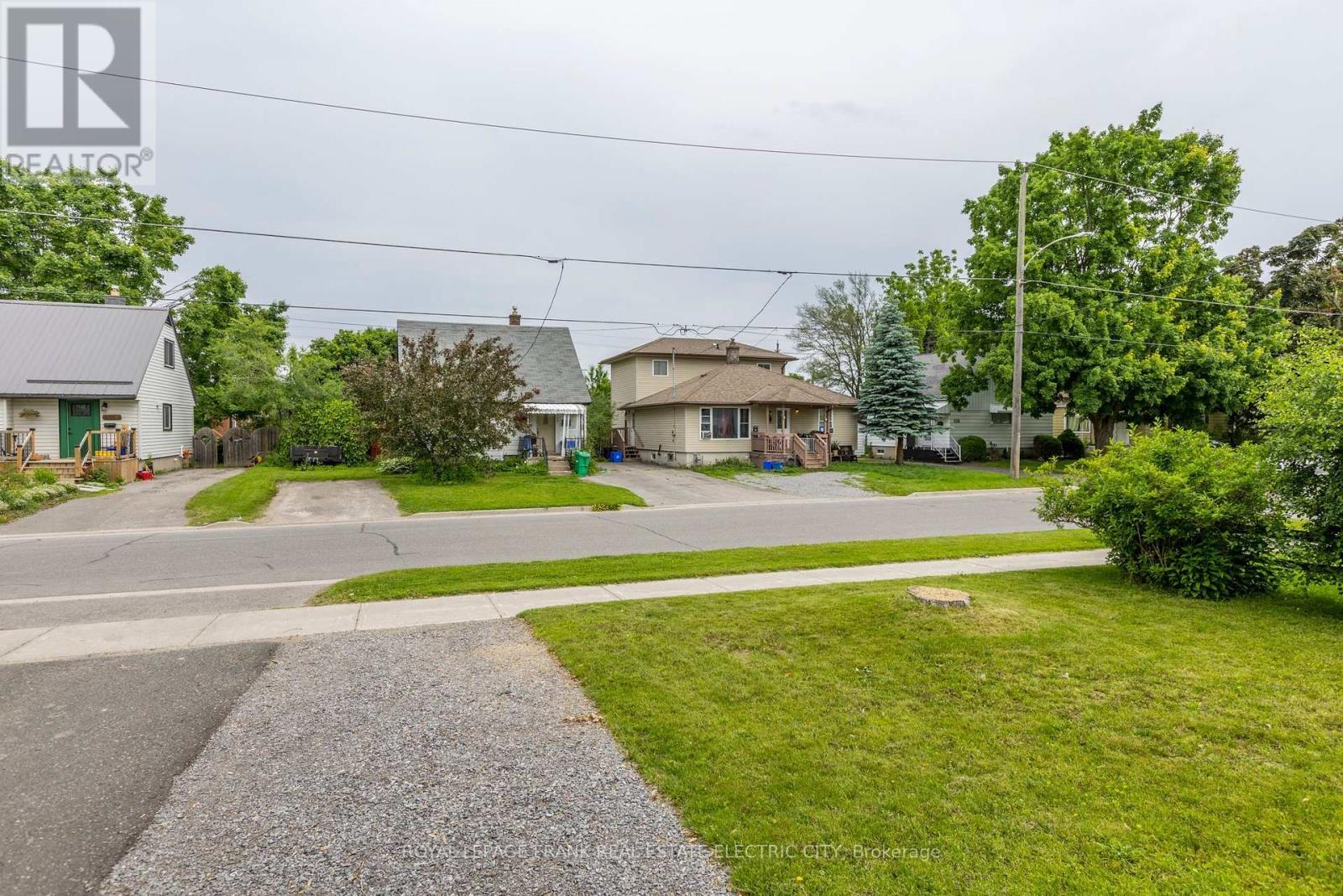 












547 ROSE AVENUE

,
Peterborough South (West),




Ontario
K9J4E6

