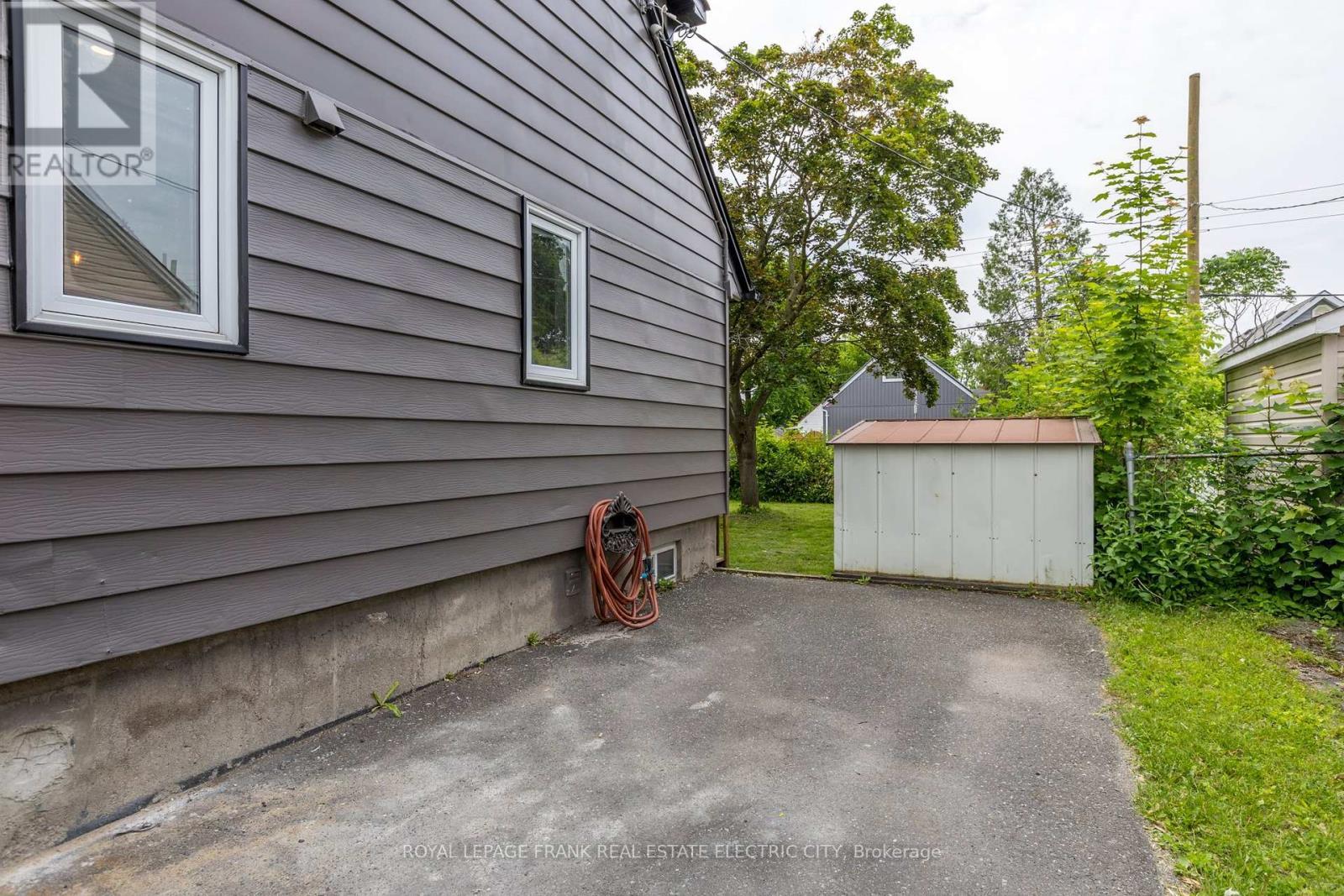 












547 ROSE AVENUE

,
Peterborough South (West),




Ontario
K9J4E6

