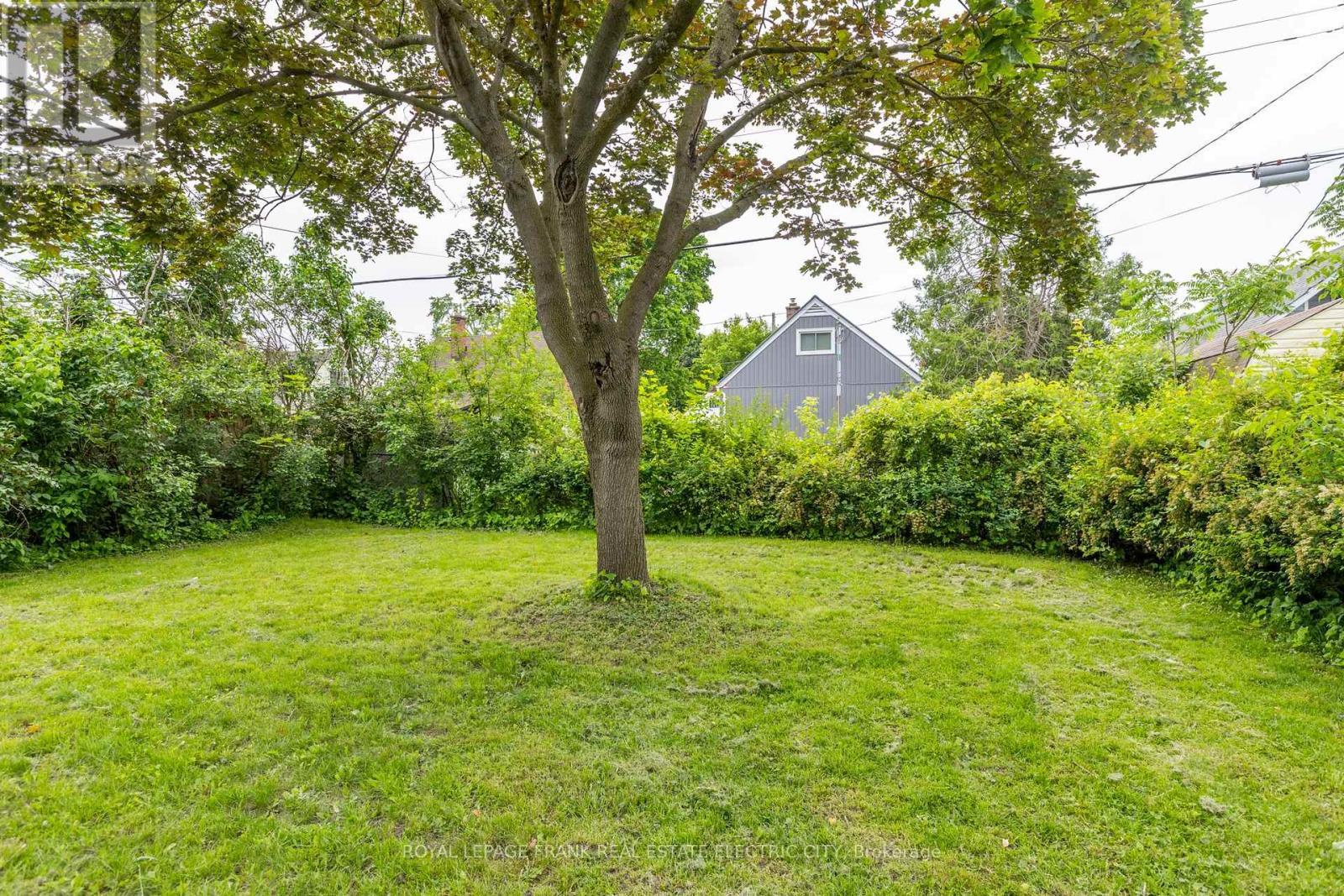 












547 ROSE AVENUE

,
Peterborough South (West),




Ontario
K9J4E6

