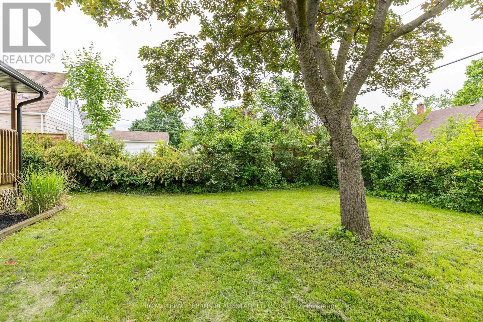 












547 ROSE AVENUE

,
Peterborough South (West),




Ontario
K9J4E6

