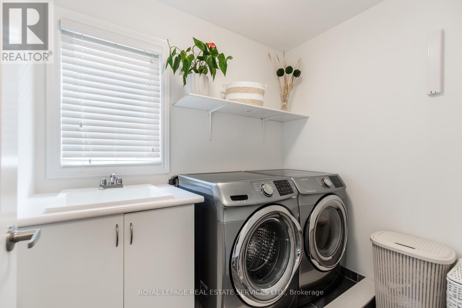 












1342 FARMSTEAD DRIVE

,
Milton,




Ontario
L9E1K9

