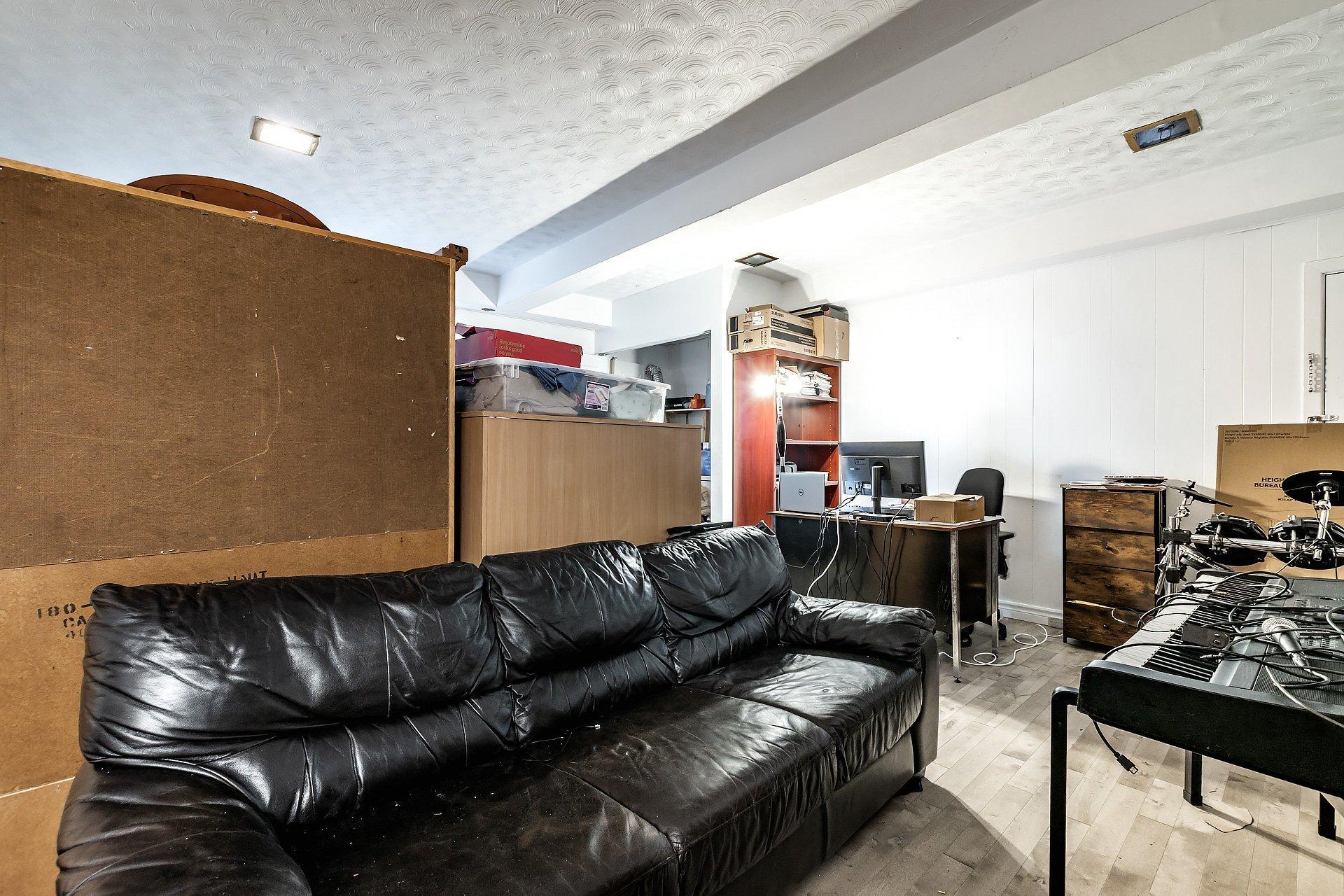 









2315

 - 2317


Rue Gold

,
Montréal (Saint-Laurent),




QC
H4M1S5

