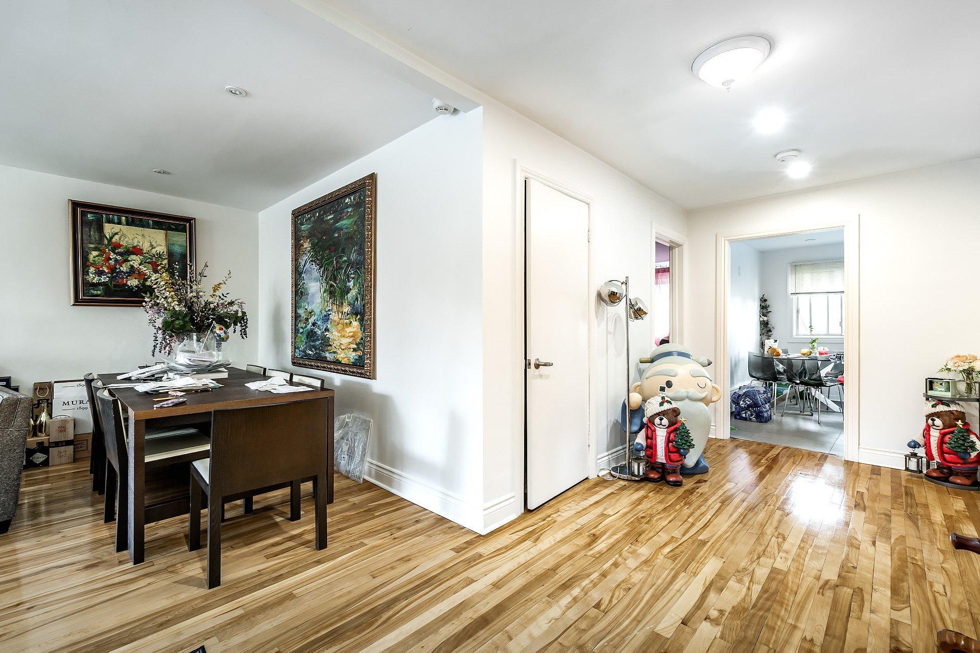 









2315

 - 2317


Rue Gold

,
Montréal (Saint-Laurent),




QC
H4M1S5

