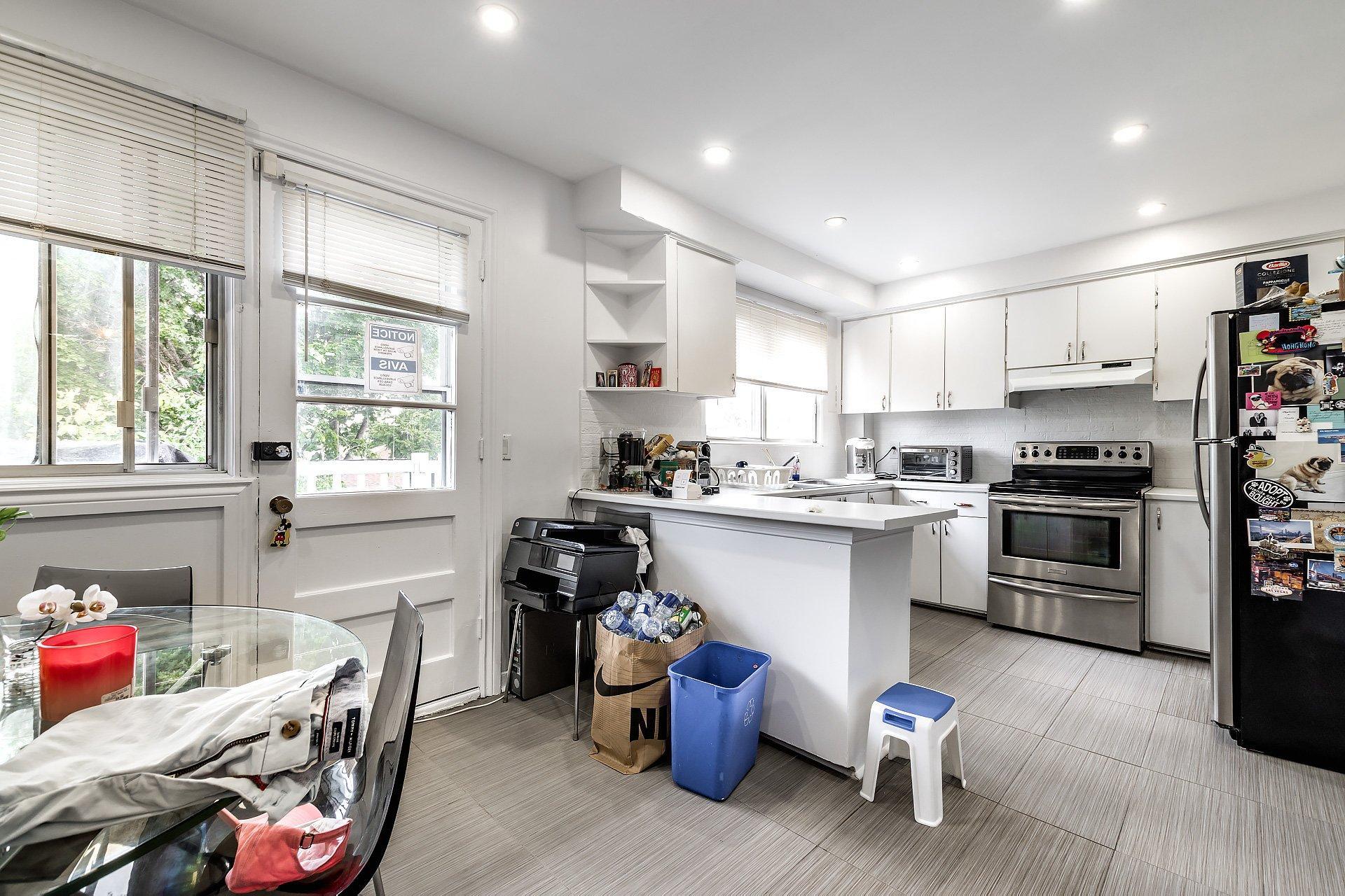 









2315

 - 2317


Rue Gold

,
Montréal (Saint-Laurent),




QC
H4M1S5

