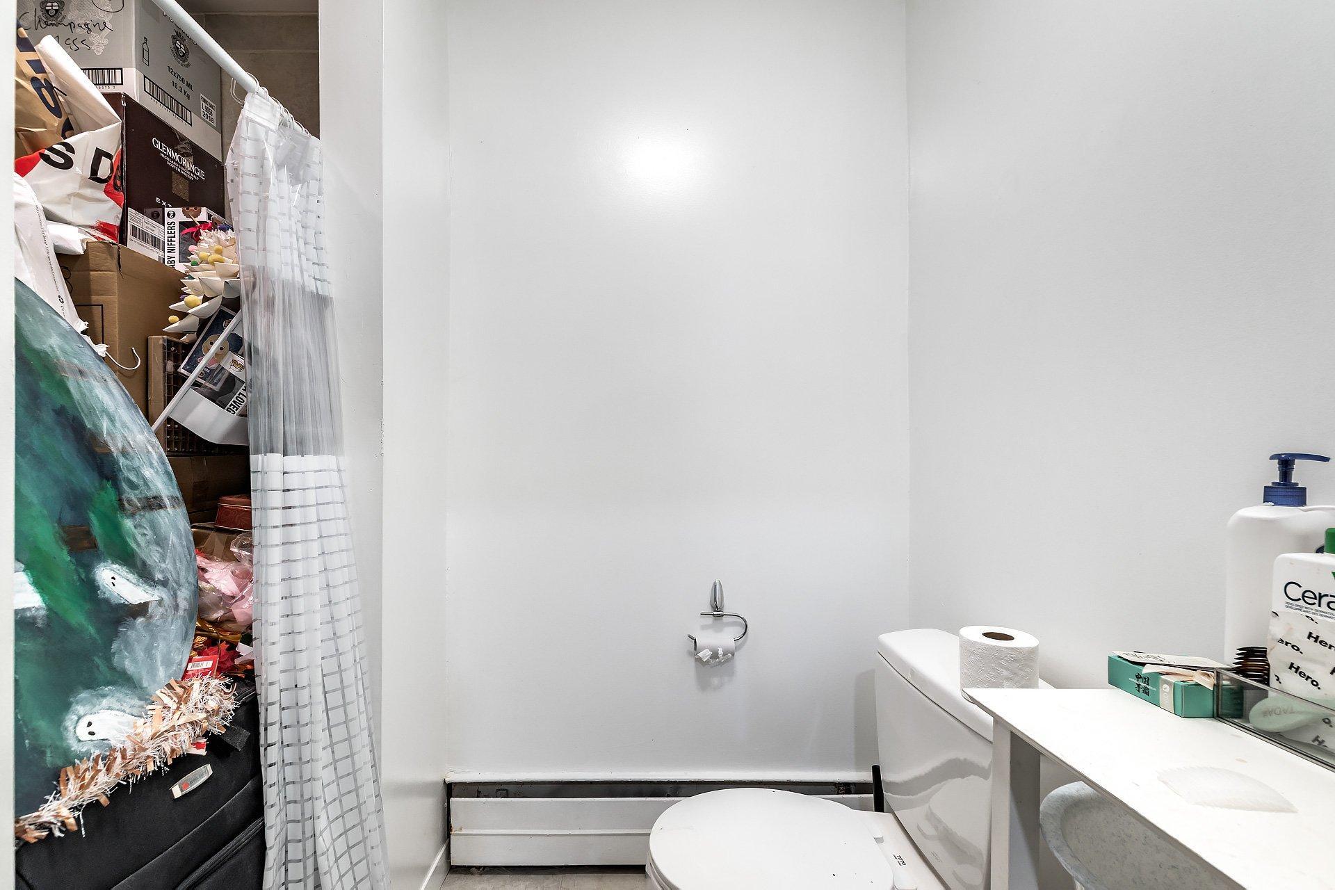 









2315

 - 2317


Rue Gold

,
Montréal (Saint-Laurent),




QC
H4M1S5

