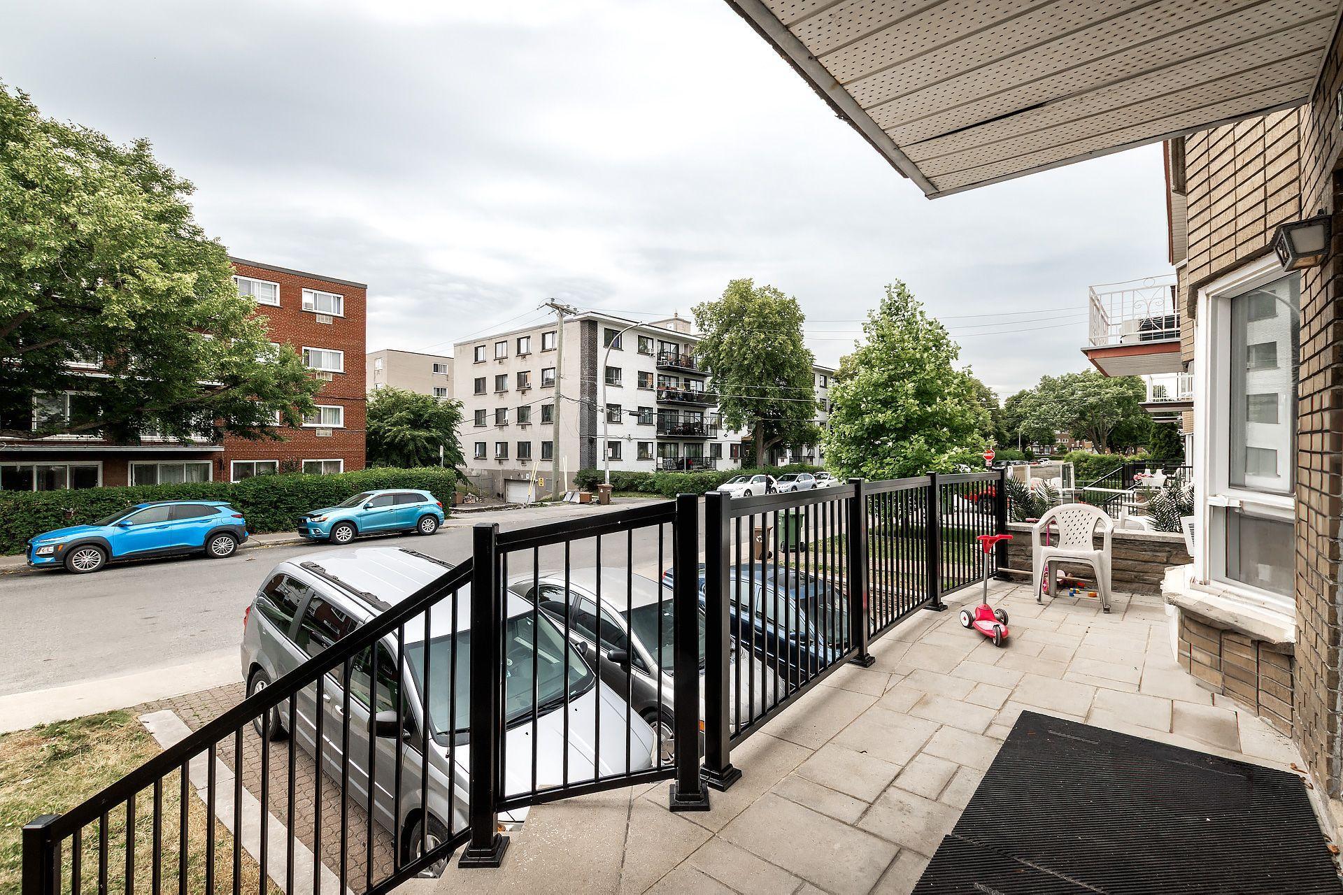 









2315

 - 2317


Rue Gold

,
Montréal (Saint-Laurent),




QC
H4M1S5

