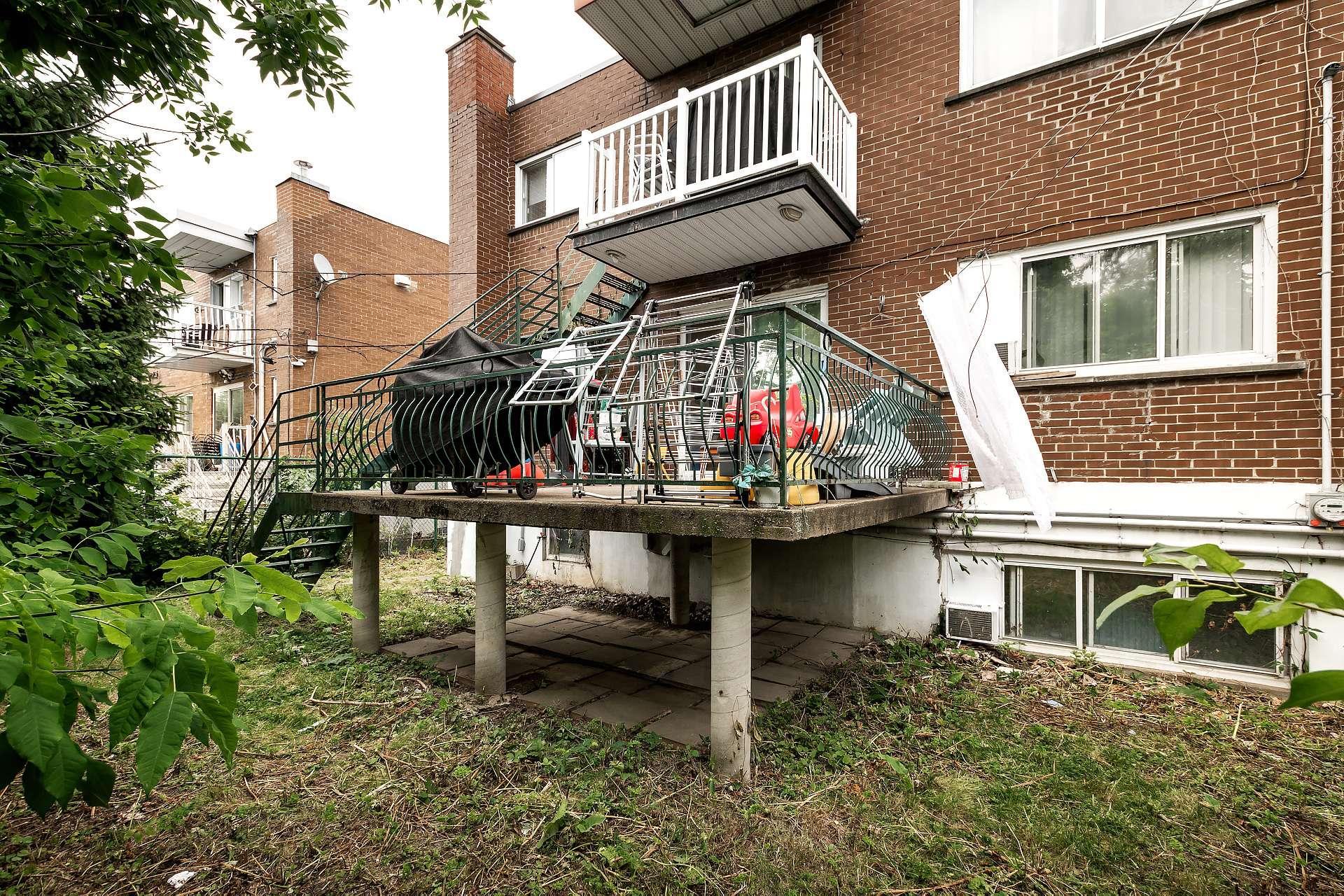 









2315

 - 2317


Rue Gold

,
Montréal (Saint-Laurent),




QC
H4M1S5

