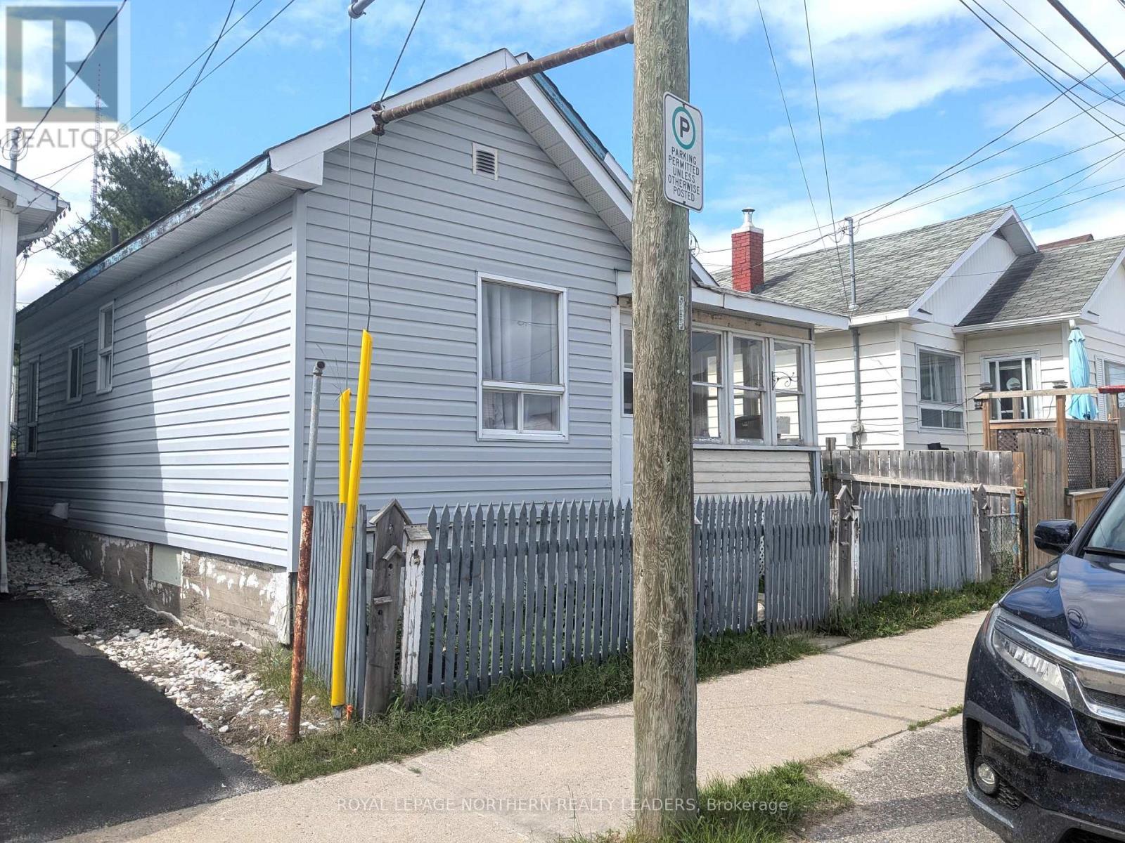 












82 CROATIA AVENUE

,
Timmins (SCH - Main Area),




Ontario
P0N1G0

