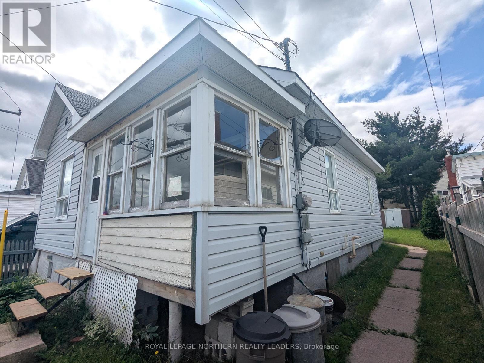 












82 CROATIA AVENUE

,
Timmins (SCH - Main Area),




Ontario
P0N1G0

