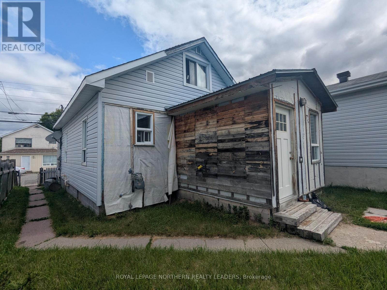 












82 CROATIA AVENUE

,
Timmins (SCH - Main Area),




Ontario
P0N1G0

