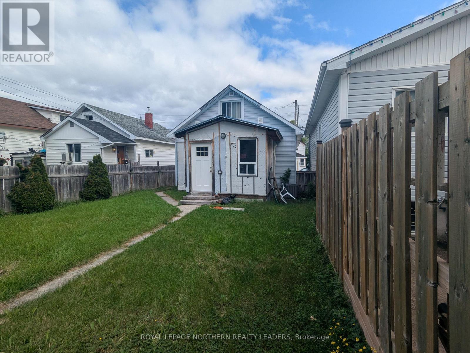 












82 CROATIA AVENUE

,
Timmins (SCH - Main Area),




Ontario
P0N1G0

