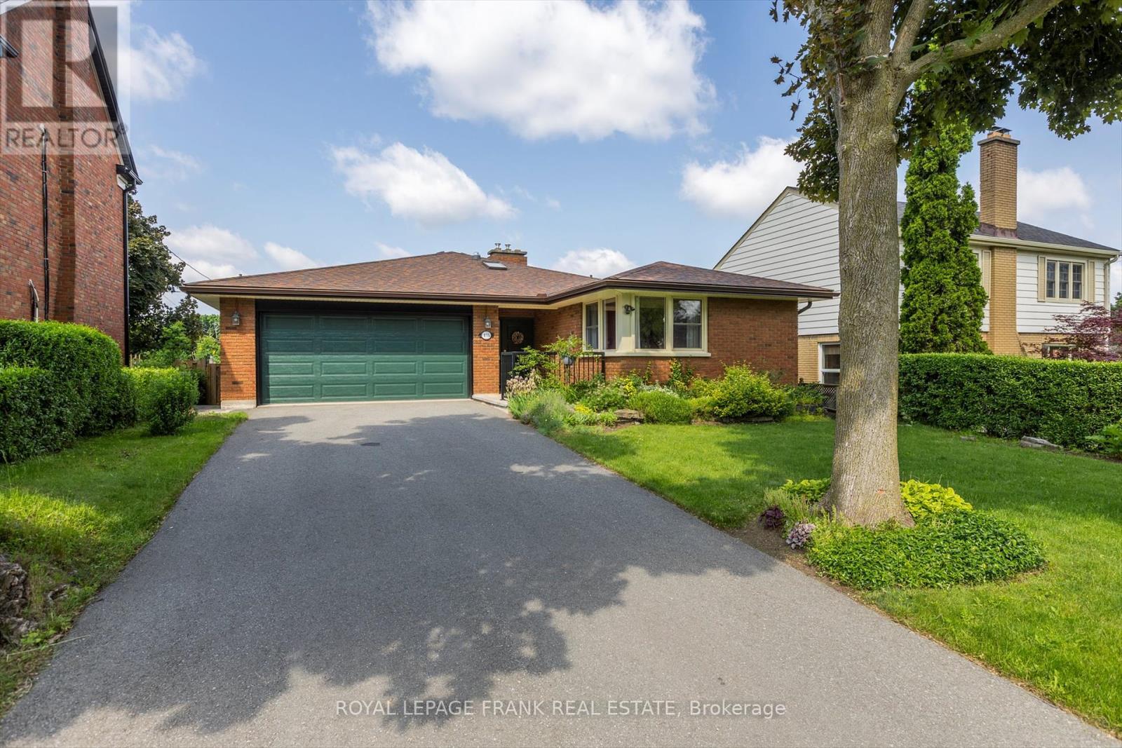 












455 MANORHILL AVENUE

,
Peterborough Central (Old West End),




Ontario
K9J6H7


