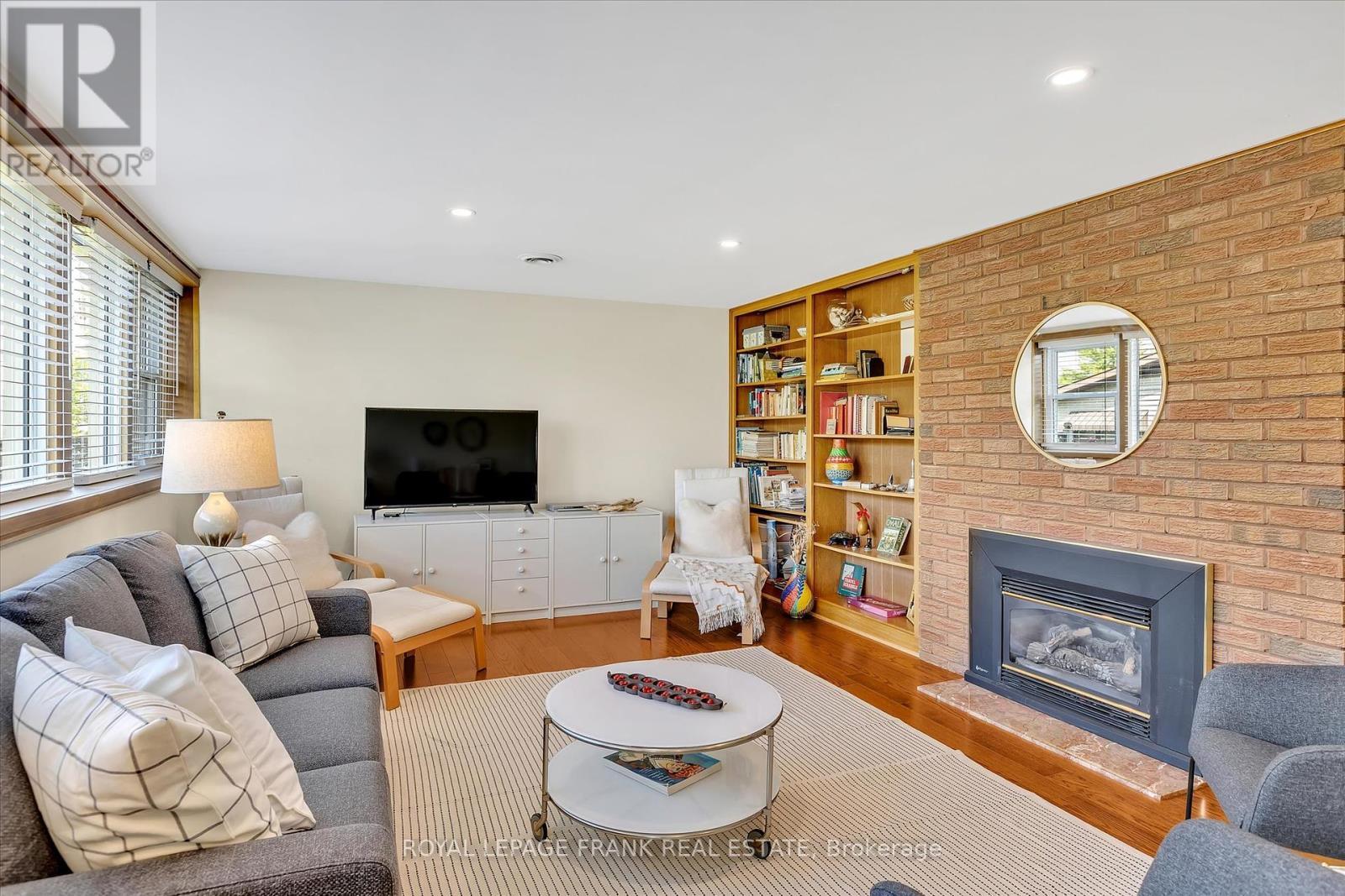 












455 MANORHILL AVENUE

,
Peterborough Central (Old West End),




Ontario
K9J6H7

