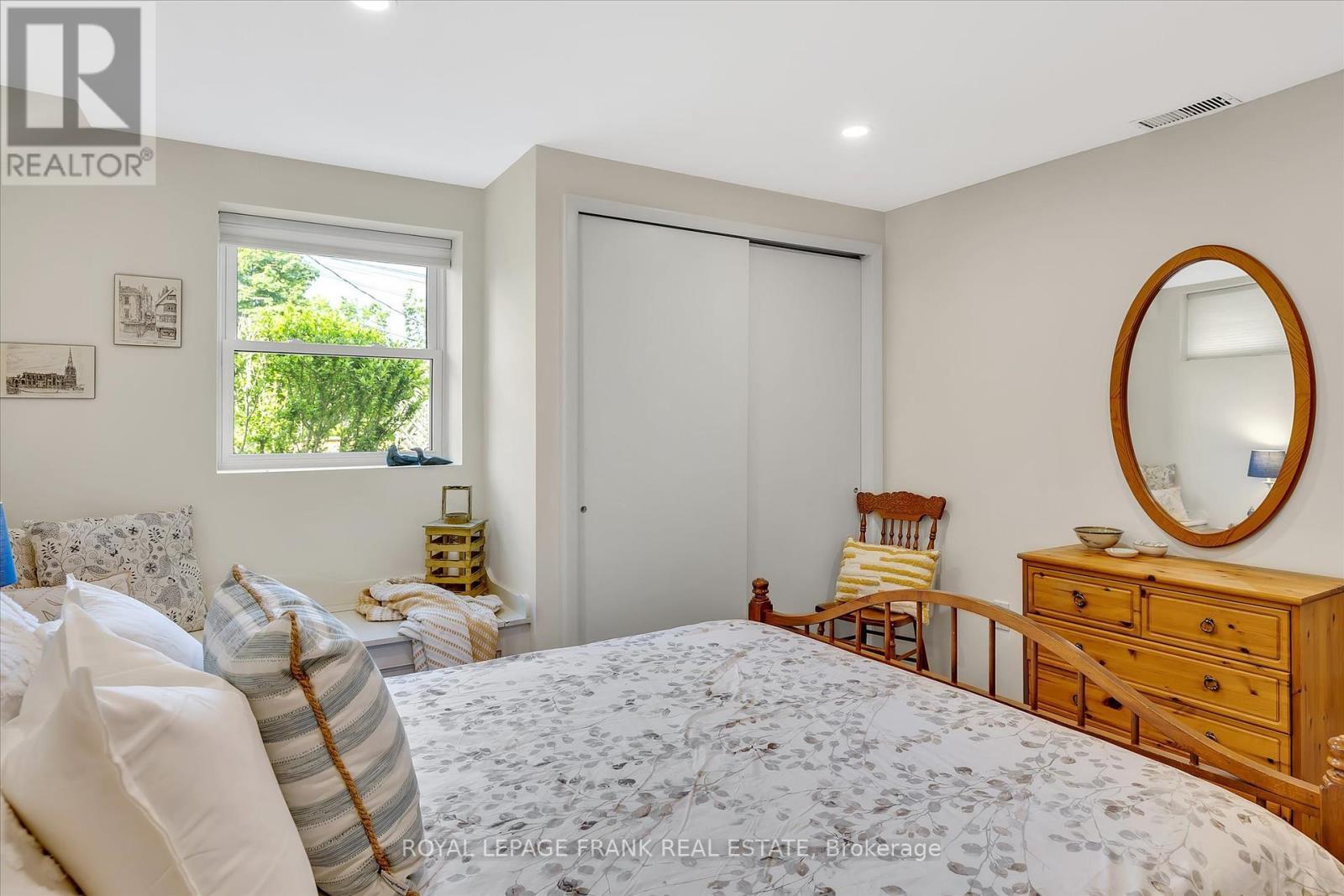 












455 MANORHILL AVENUE

,
Peterborough Central (Old West End),




Ontario
K9J6H7

