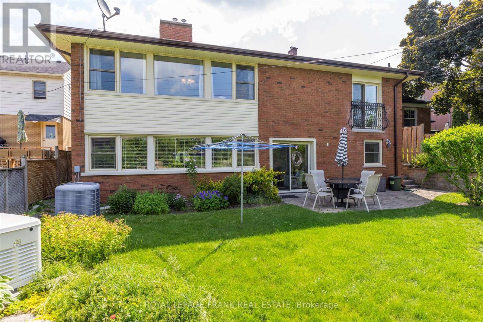 












455 MANORHILL AVENUE

,
Peterborough Central (Old West End),




Ontario
K9J6H7

