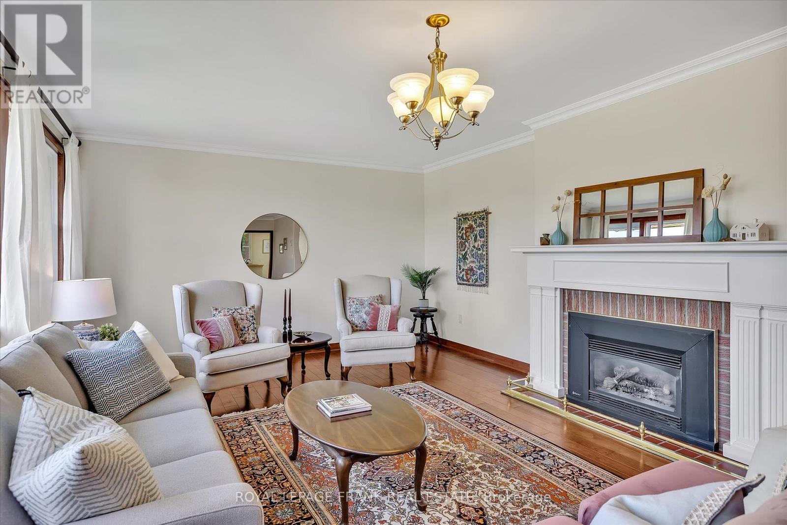 












455 MANORHILL AVENUE

,
Peterborough Central (Old West End),




Ontario
K9J6H7

