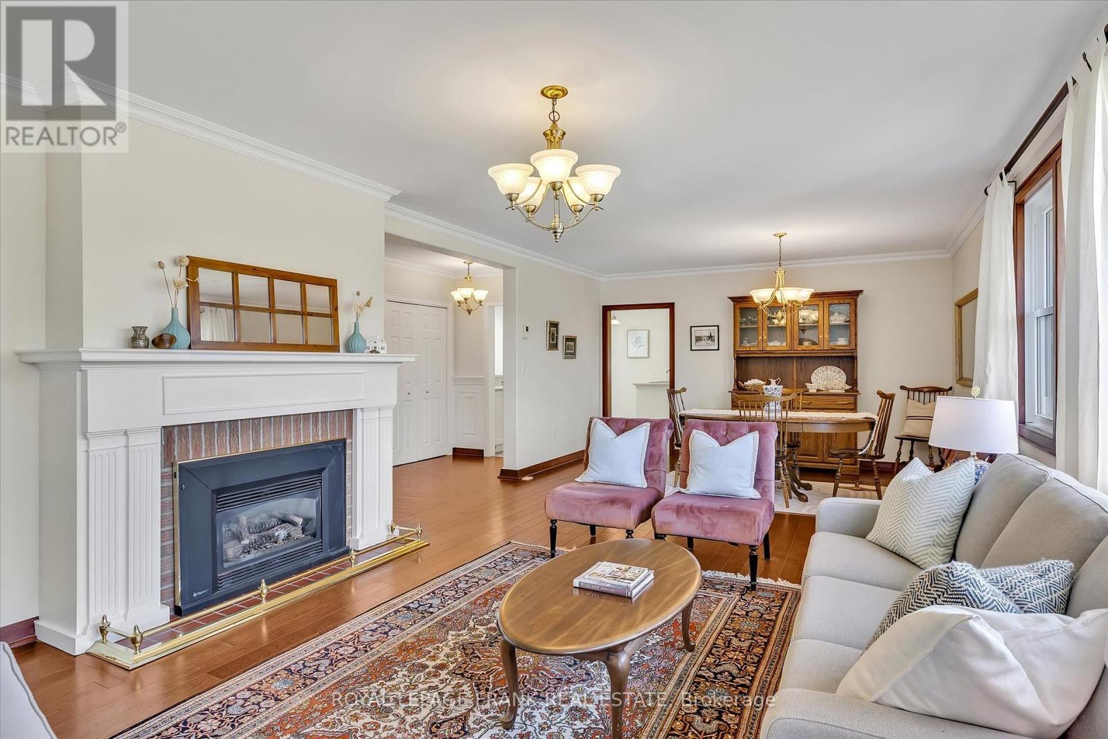 












455 MANORHILL AVENUE

,
Peterborough Central (Old West End),




Ontario
K9J6H7

