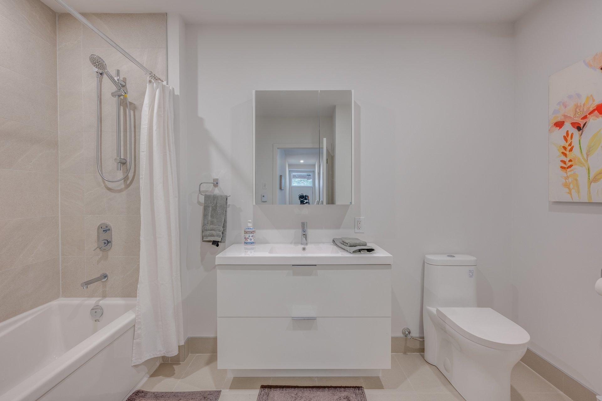 









635


Rue Légaré

, 100,
Mont-Tremblant,




QC
J8E0S6

