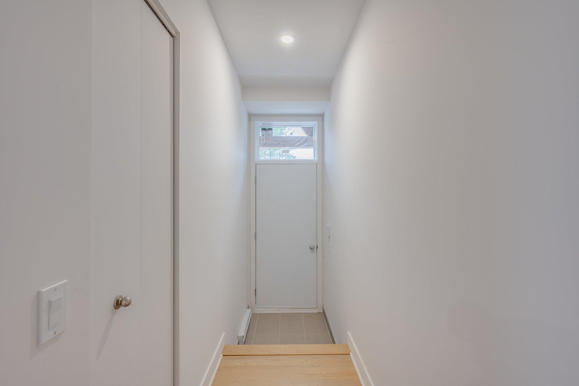 









635


Rue Légaré

, 100,
Mont-Tremblant,




QC
J8E0S6

