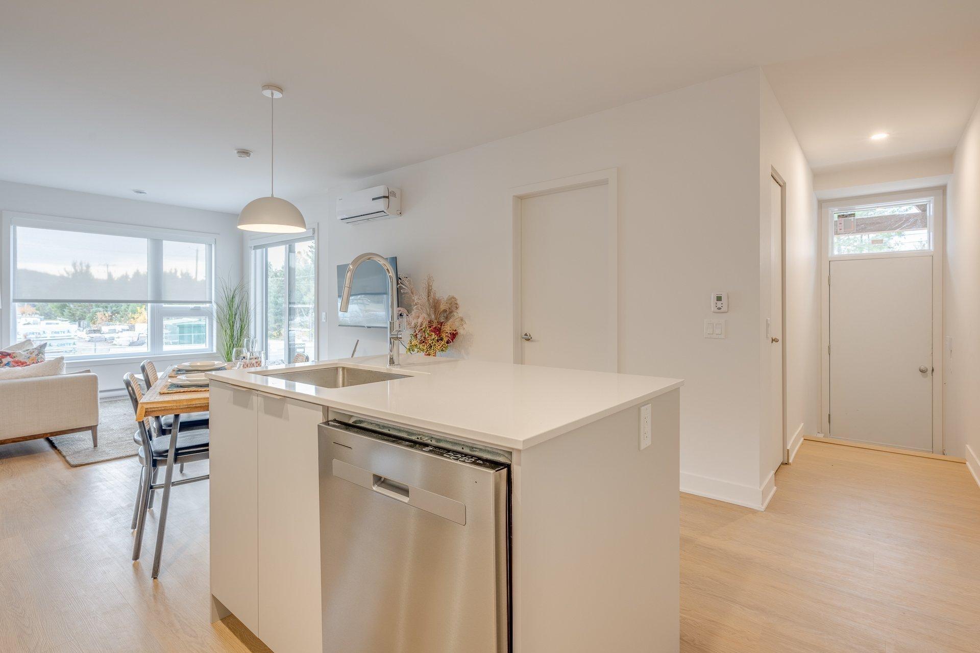 









635


Rue Légaré

, 100,
Mont-Tremblant,




QC
J8E0S6

