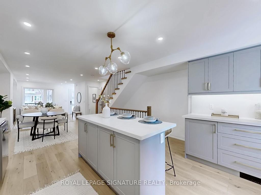 









914


Broadview

Avenue,
Toronto,




ON
M4K 2R1

