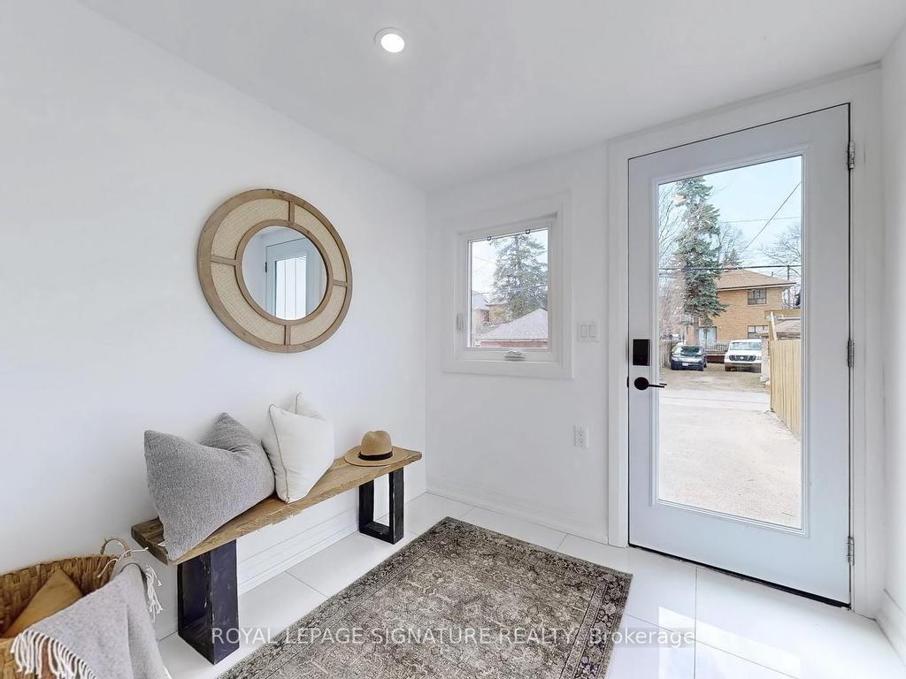









914


Broadview

Avenue,
Toronto,




ON
M4K 2R1

