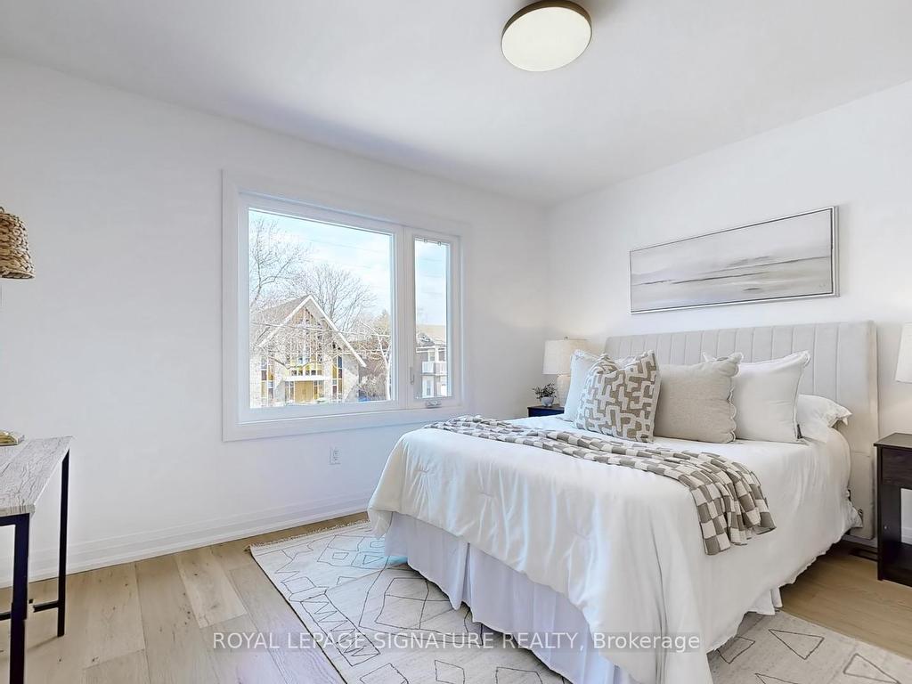 









914


Broadview

Avenue,
Toronto,




ON
M4K 2R1

