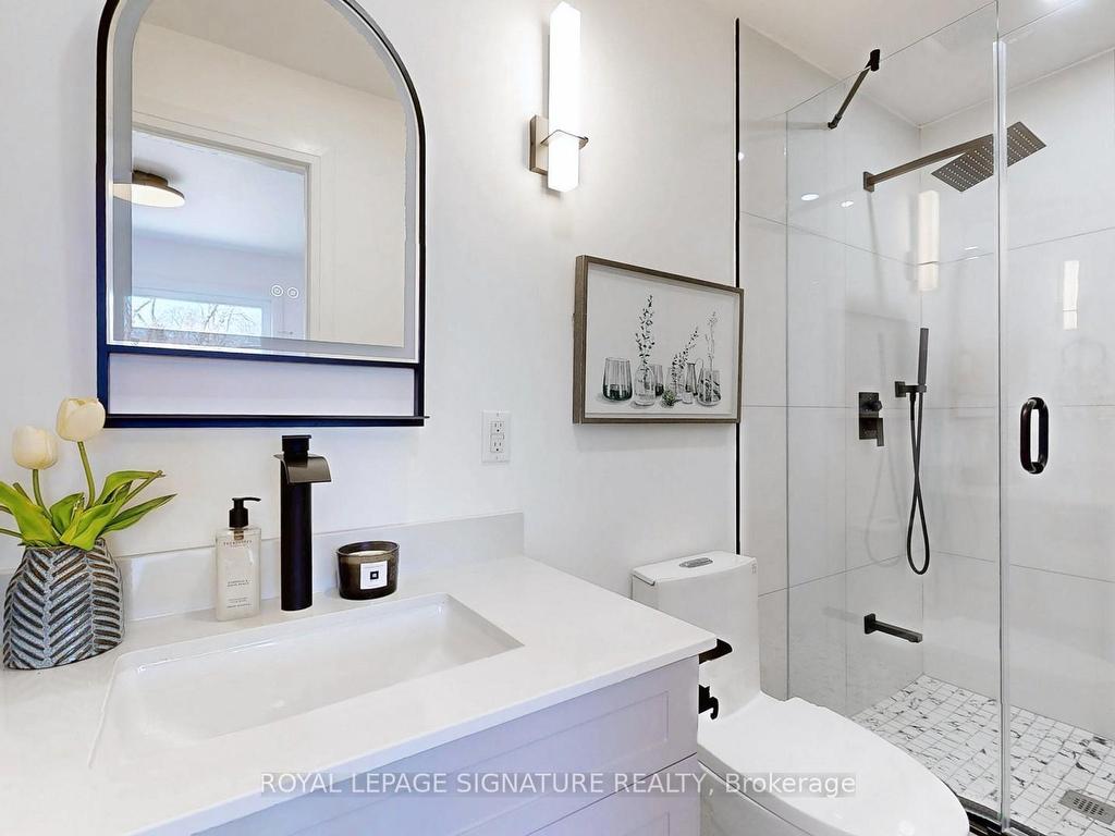 









914


Broadview

Avenue,
Toronto,




ON
M4K 2R1

